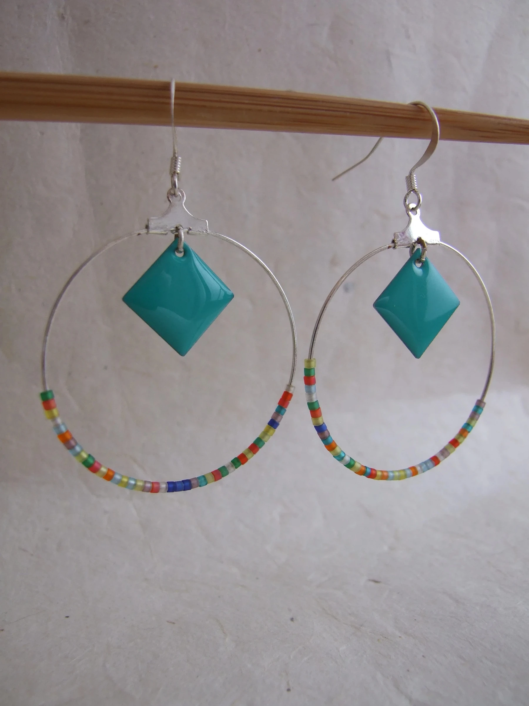 Boucles d'oreille créoles vert vif
